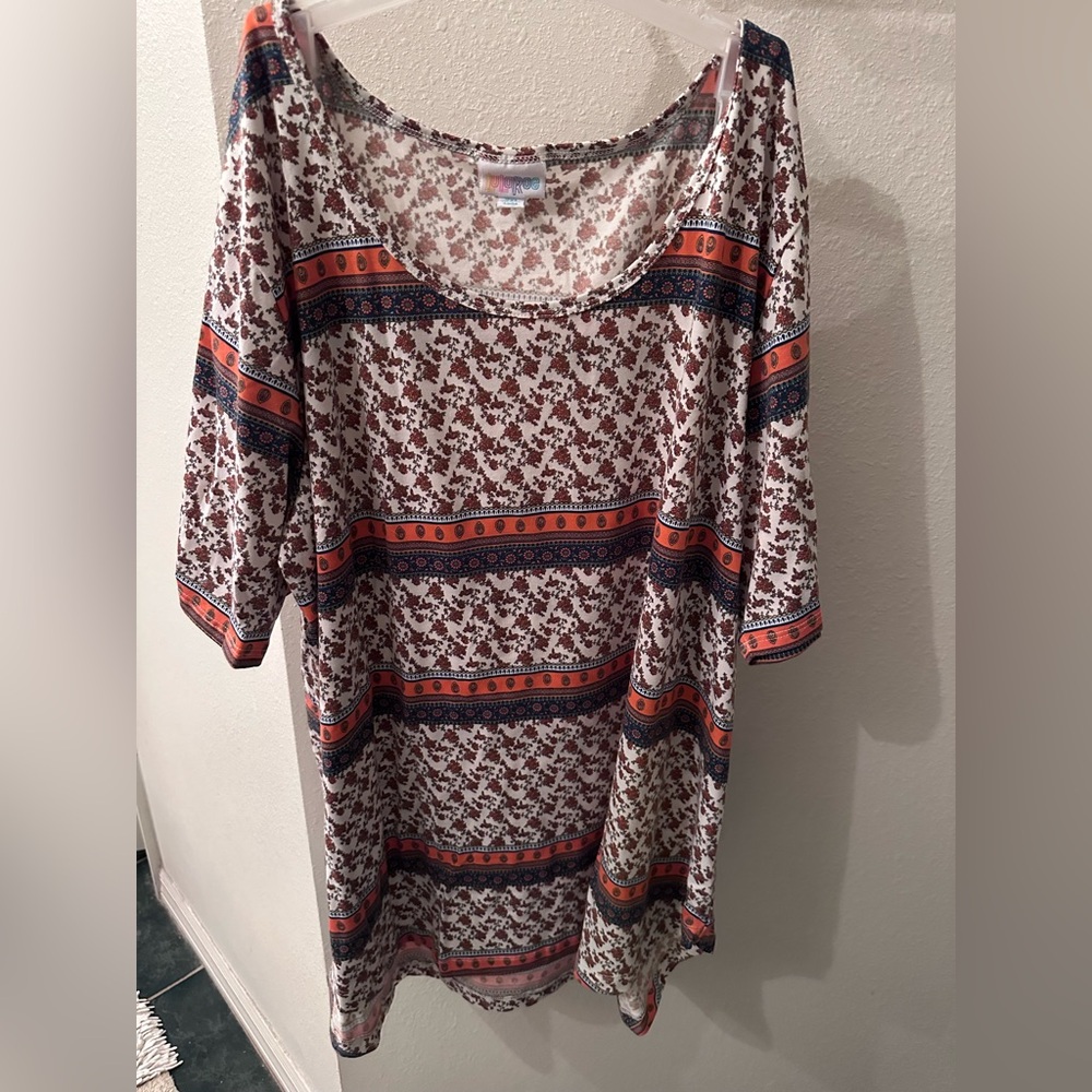 Lularoe Simply Cozy shirt